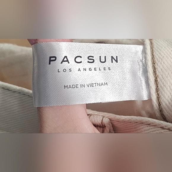 PacSun Daisy Embroidered Ultra High Waisted Vintage Denim ShortsSize 29 NWT - Picture 10 of 16